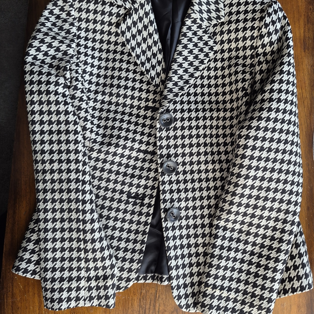 Tahari Houndstooth Blazer in Black and White - Picture 3 of 10